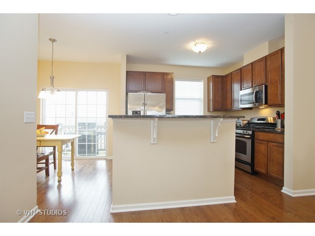 1240 Willow Ave, Des Plaines, IL 60016 photo 7