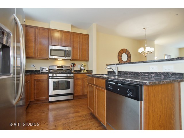 1240 Willow Ave, Des Plaines, IL 60016 photo 4