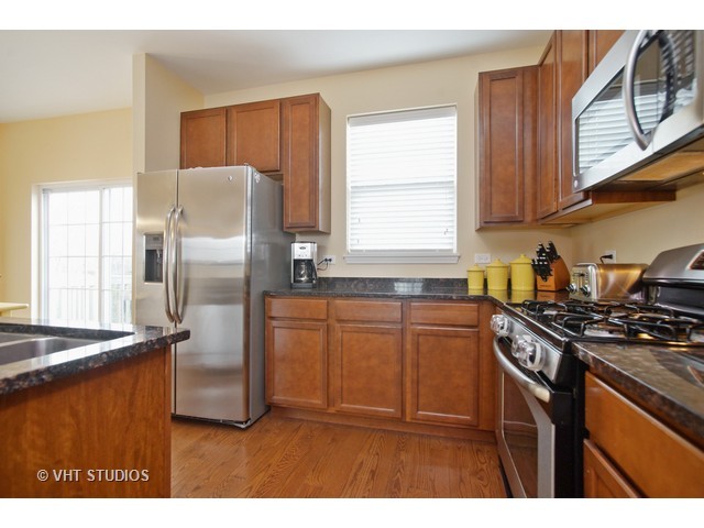 1240 Willow Ave, Des Plaines, IL 60016 photo 3