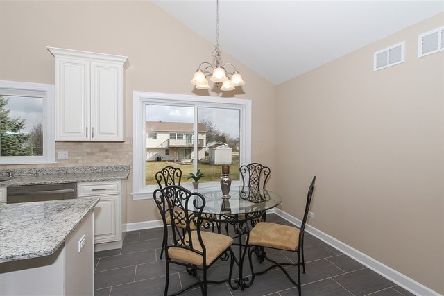 489 Harvard Ln, Bartlett, IL 60103 photo 4