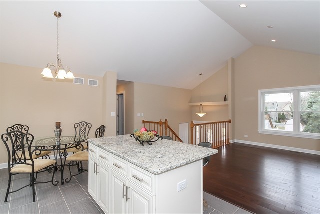 489 Harvard Ln, Bartlett, IL 60103 photo 12