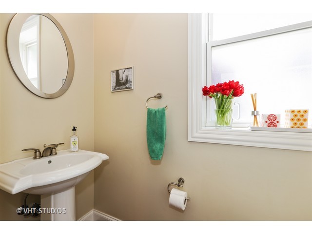 4035 W Patterson Ave, Chicago, IL 60641 photo 17