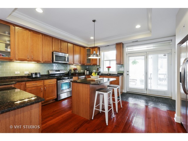4035 W Patterson Ave, Chicago, IL 60641 photo 4