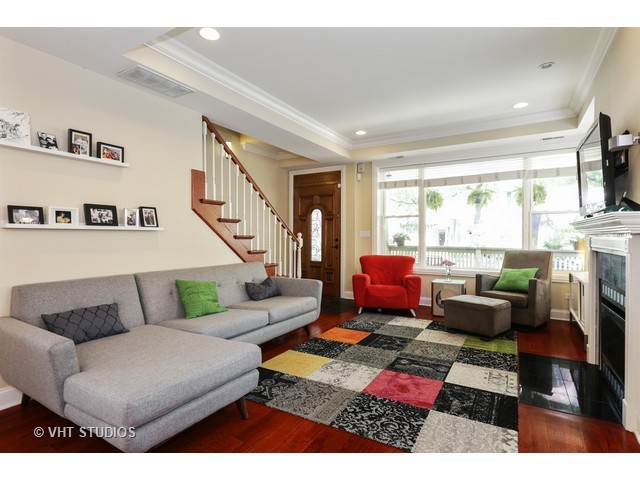 4035 W Patterson Ave, Chicago, IL 60641 photo 2