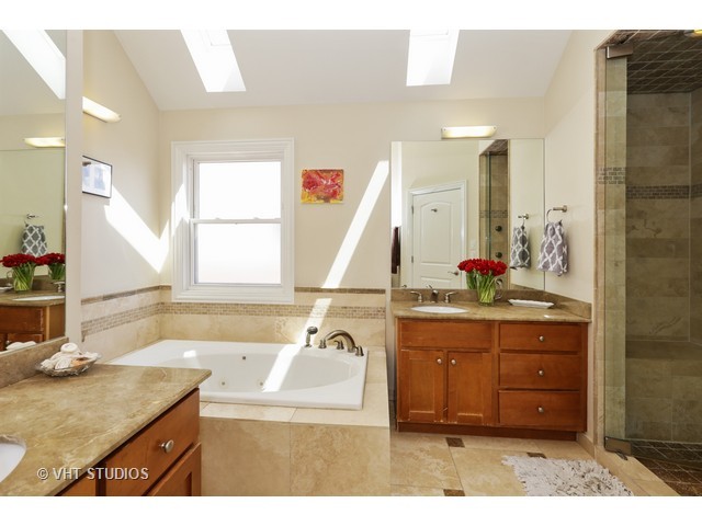 4035 W Patterson Ave, Chicago, IL 60641 photo 10