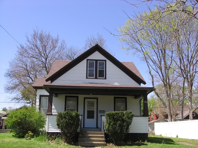 523 Chambers St, Ottawa, IL 61350 photo 2