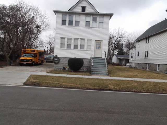 1980 Pine St, Des Plaines, IL 60018 photo 1