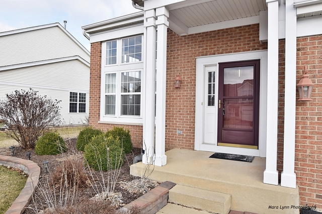 1696 Seaton Ln, Elgin, IL 60123 photo 4