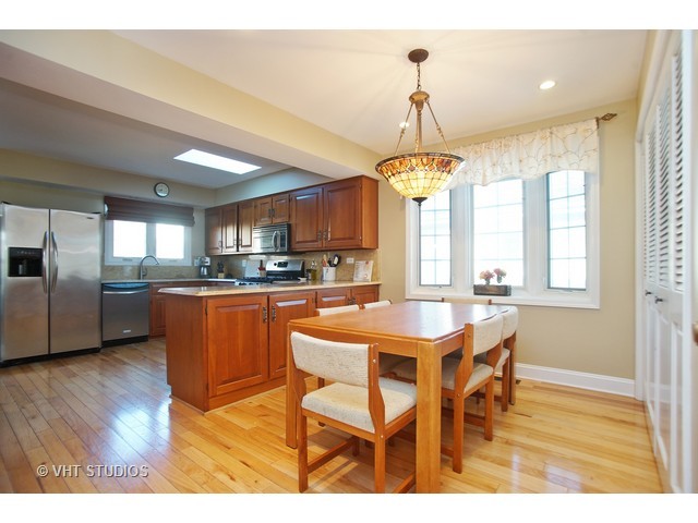 408 Ardmore Rd, Des Plaines, IL 60016 photo 6