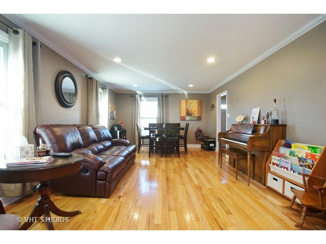 408 Ardmore Rd, Des Plaines, IL 60016 photo 3