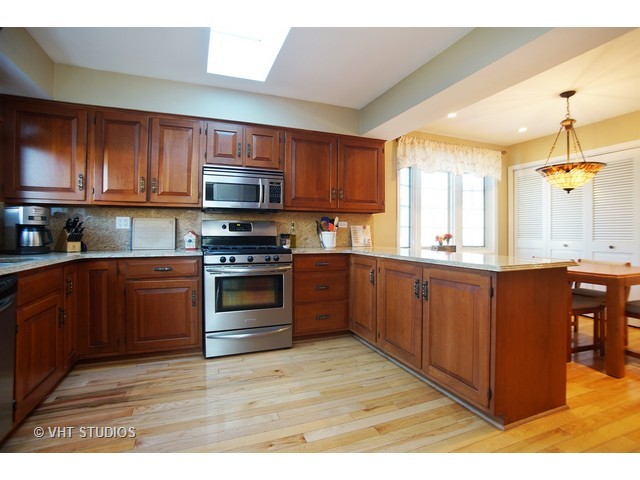 408 Ardmore Rd, Des Plaines, IL 60016 photo 4
