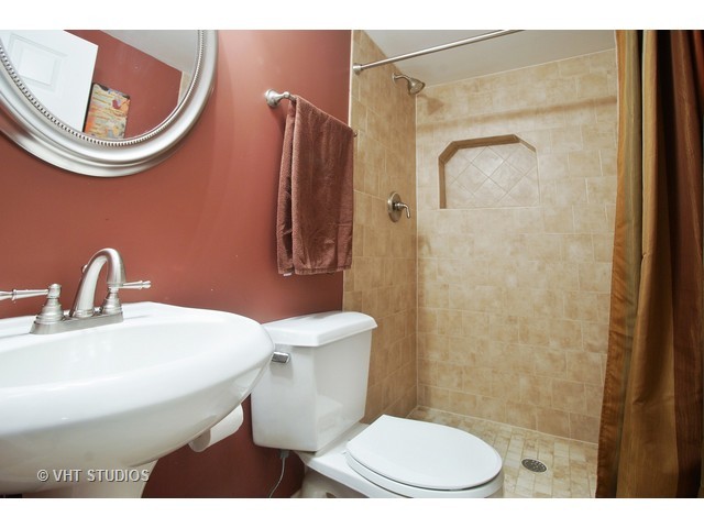 408 Ardmore Rd, Des Plaines, IL 60016 photo 14