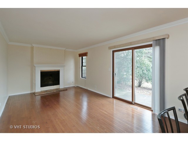 641 Williams Ct, Gurnee, IL 60031 photo 5