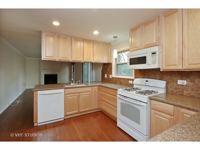 641 Williams Ct, Gurnee, IL 60031 photo 3
