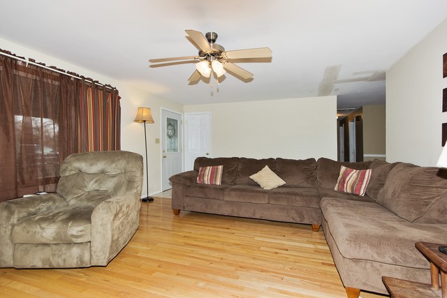 1409 N Erickson Dr, Kankakee, IL 60901 photo 2