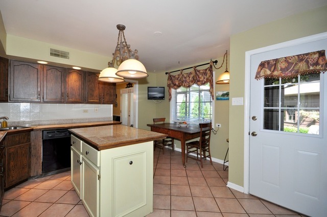 325 Nuttall Rd, Riverside, IL 60546 photo 8