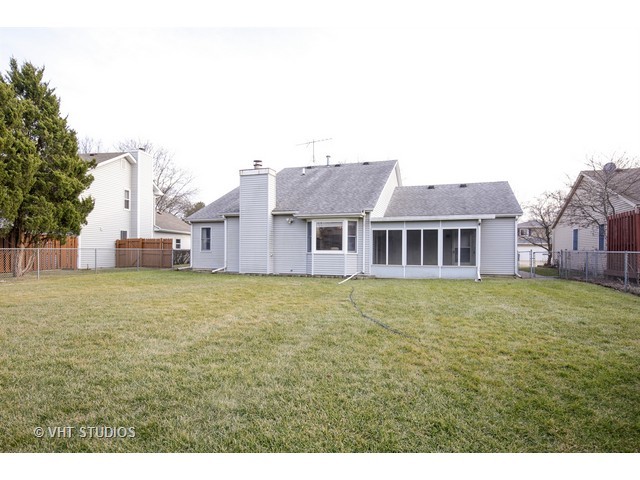 583 Alice Pl, Elgin, IL 60123 photo 10