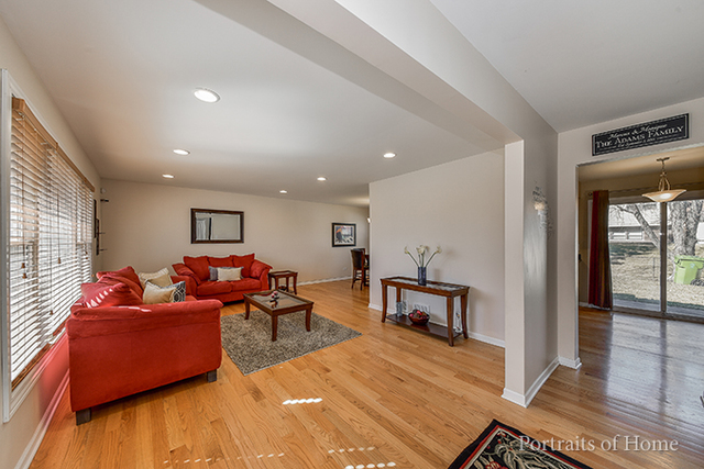 562 Willow Rd, Matteson, IL 60443 photo 2