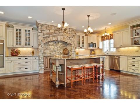 609 N Eagle St, Naperville, IL 60563 photo 2