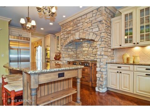 609 N Eagle St, Naperville, IL 60563 photo 3