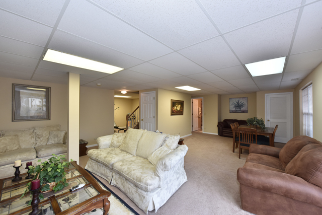827 Adderly Ln, Gurnee, IL 60031 photo 13