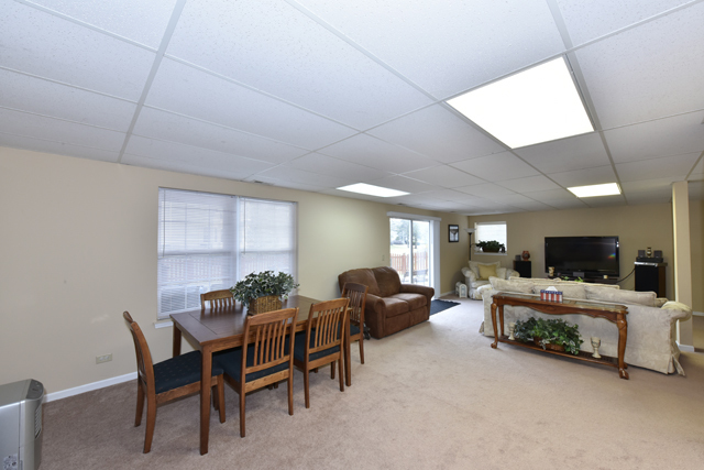 827 Adderly Ln, Gurnee, IL 60031 photo 14