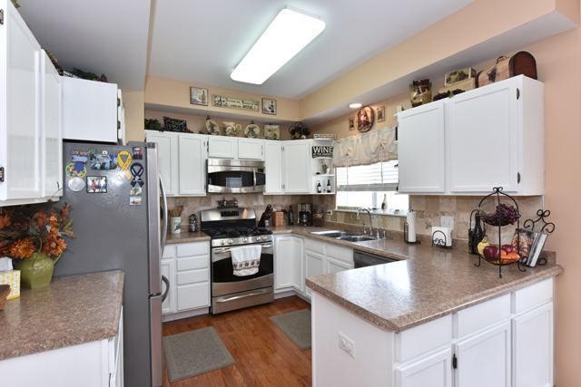 827 Adderly Ln, Gurnee, IL 60031 photo 3