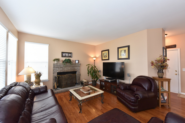 827 Adderly Ln, Gurnee, IL 60031 photo 9