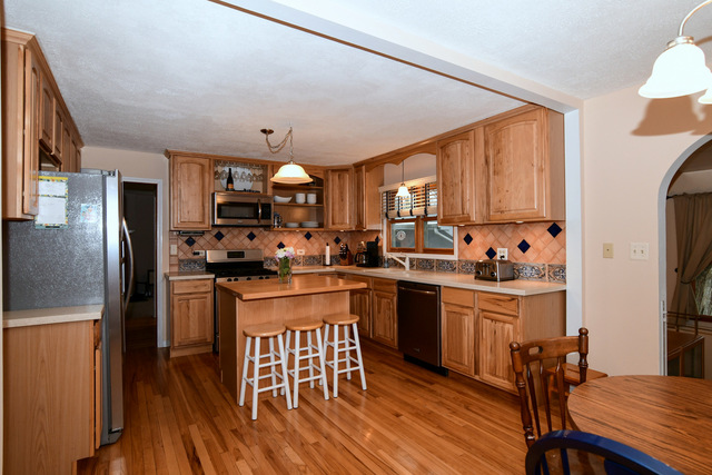 906 N Center St, Mchenry, IL 60050 photo 4