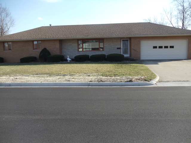 307 Linden St, Dwight, IL 60420 photo 2