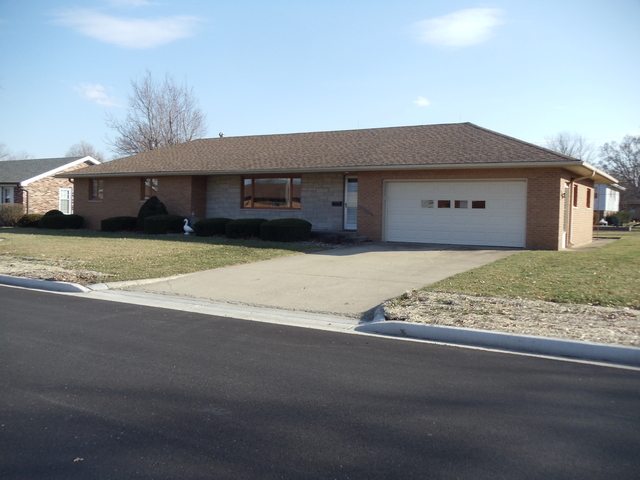 307 Linden St, Dwight, IL 60420 photo 1