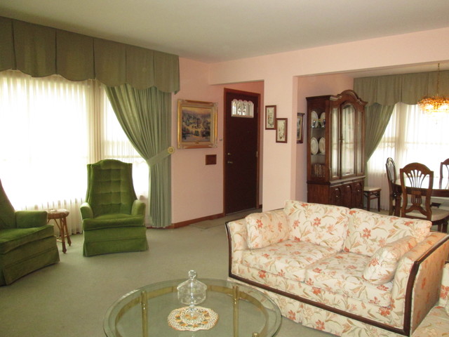 6233 W Devon Ave, Chicago, IL 60646 photo 3