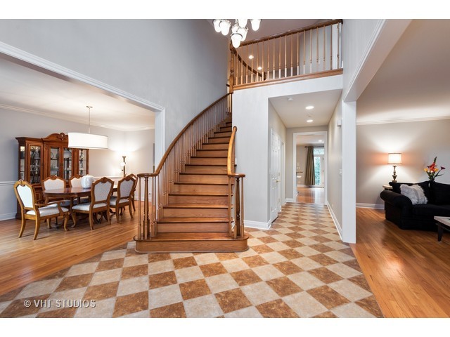 1368 Bennington Ct, Glenview, IL 60026 photo 2