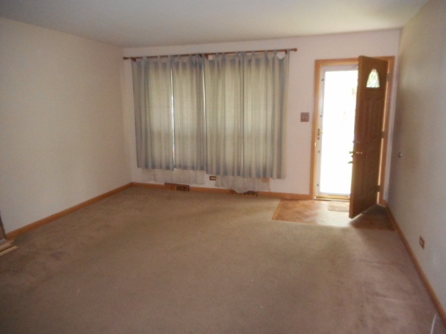 3236 Phillips Ave, Steger, IL 60475 photo 2