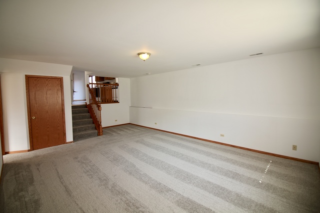 14641 Knox Ave, Midlothian, IL 60445 photo 9