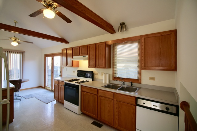 14641 Knox Ave, Midlothian, IL 60445 photo 4