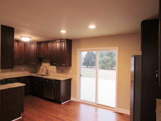 844 Walnut Ct, Marengo, IL 60152 photo 2
