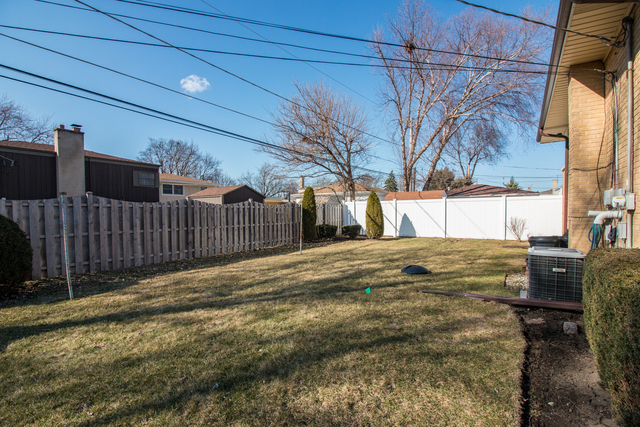 2048 Webster Ln, Des Plaines, IL 60018 photo 15