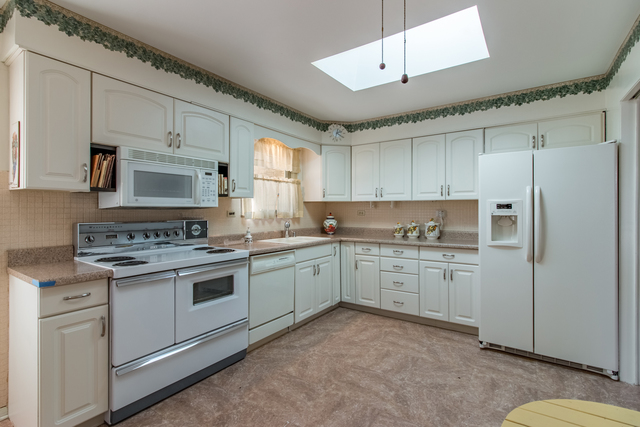 2048 Webster Ln, Des Plaines, IL 60018 photo 2