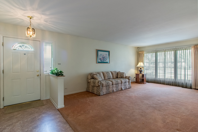 2048 Webster Ln, Des Plaines, IL 60018 photo 4