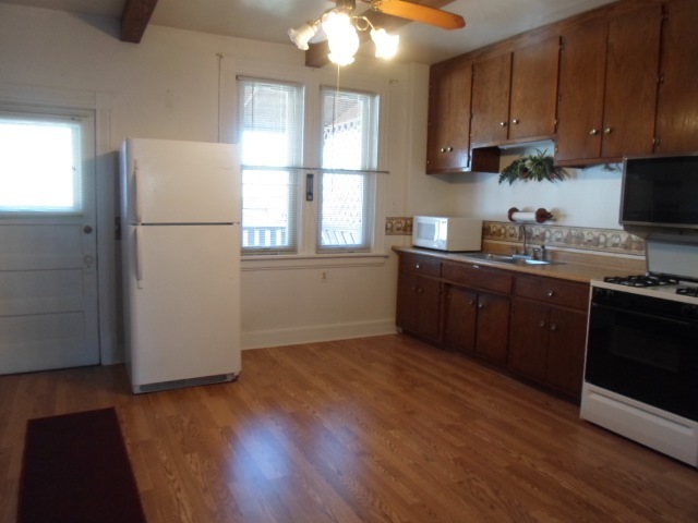 11365 S Champlain Ave, Chicago, IL 60628 photo 3