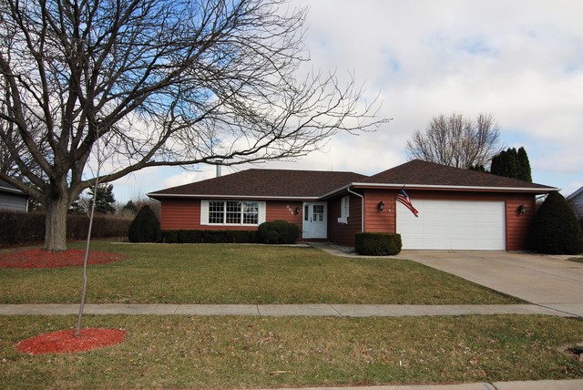 203 Heritage Dr, Minooka, IL 60447 photo 1