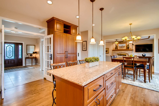 101 Hawkins Cir, Wheaton, IL 60189 photo 8