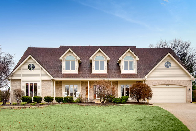 101 Hawkins Cir, Wheaton, IL 60189 photo 2