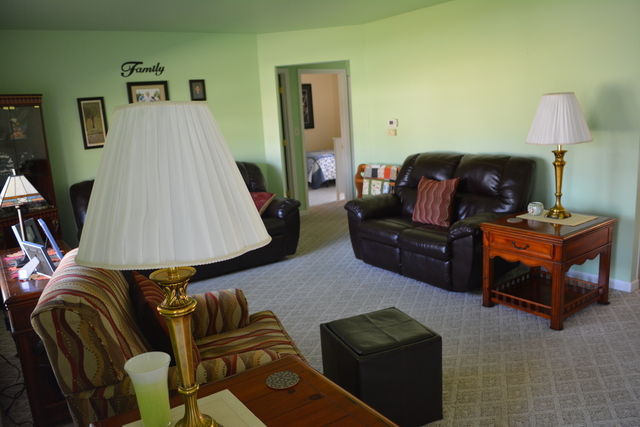 909 Oeffling Dr, Mchenry, IL 60051 photo 3
