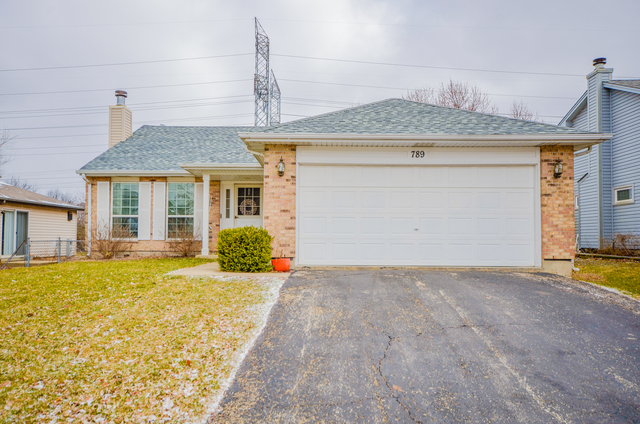 789 Thoreau Dr, Elgin, IL 60120 photo 1