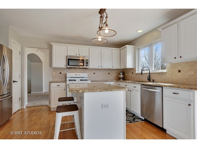 13002 Greenfield Dr, Plainfield, IL 60585 photo 5