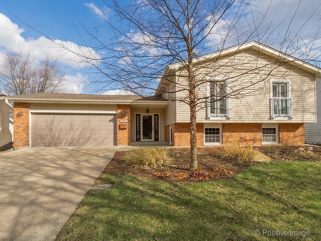 1891 Nottingham Ln, Wheaton, IL 60189 photo 1