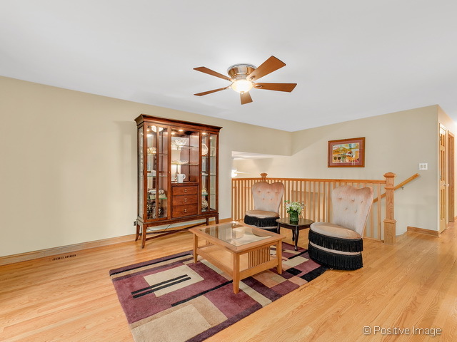 1891 Nottingham Ln, Wheaton, IL 60189 photo 3