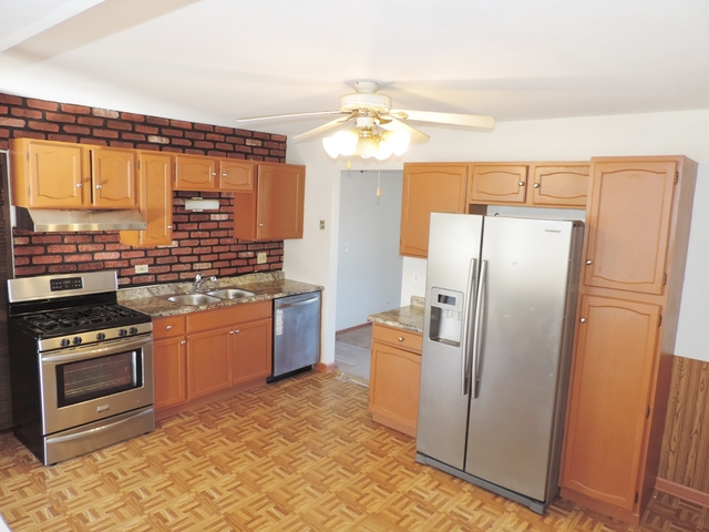 900 Island Ct, Bartlett, IL 60103 photo 3